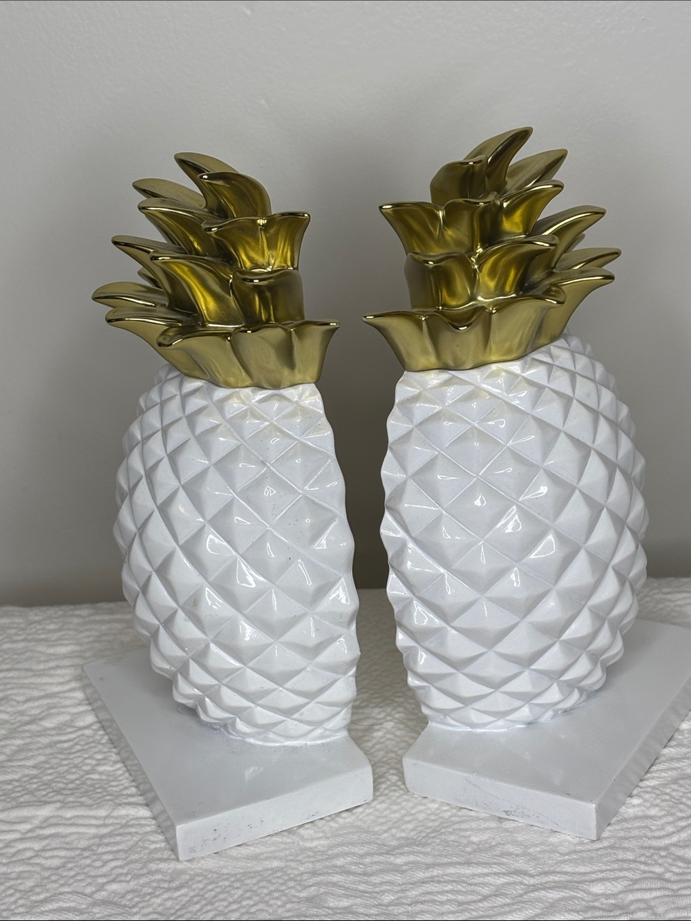 Gold & White Pineapple Sculpture Bookends - Decorative Home Accent - Picture 2 of 8